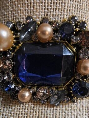 Gorgeous Blue Rhinestone Brooche.